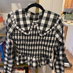 NEW WITH TAGS! Never worn black & white scrunch collar top